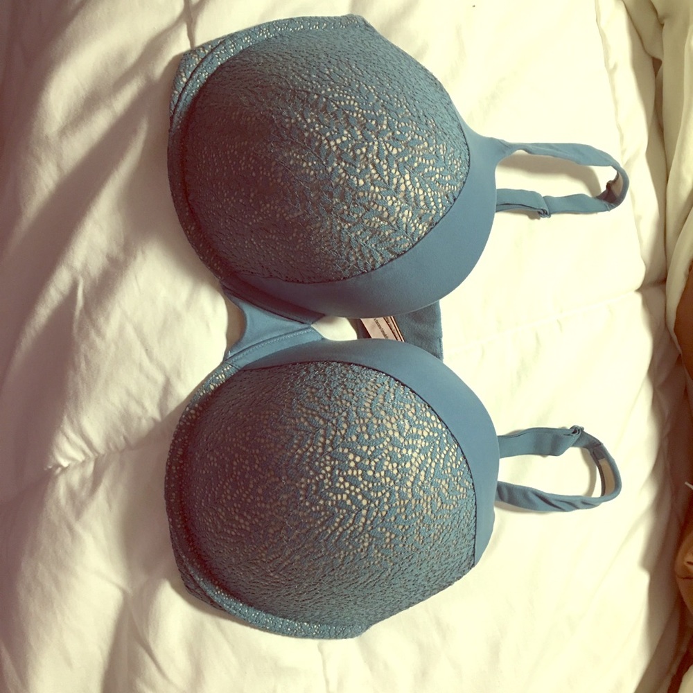 Victoria Secret Body by Victoria 38DDD bra